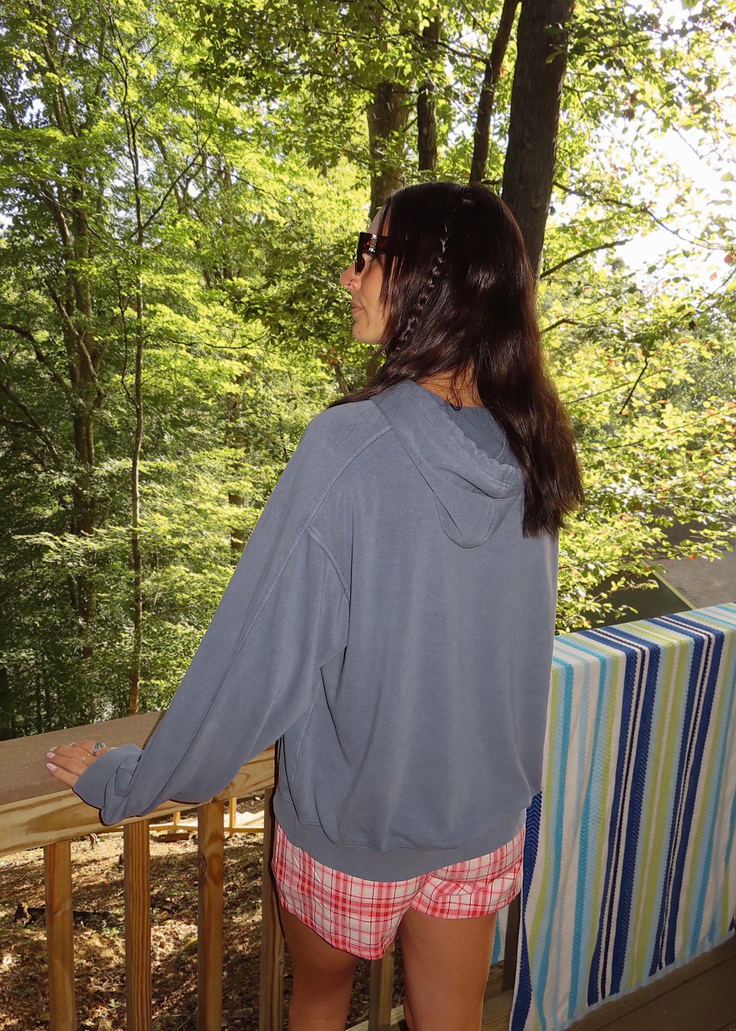WEEKEND WAVES - Mineral Washed Hoodie