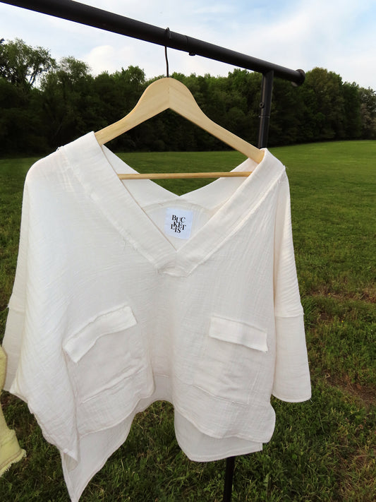 SUGAR MAGNOLIA • Ivory Linen V-Neck
