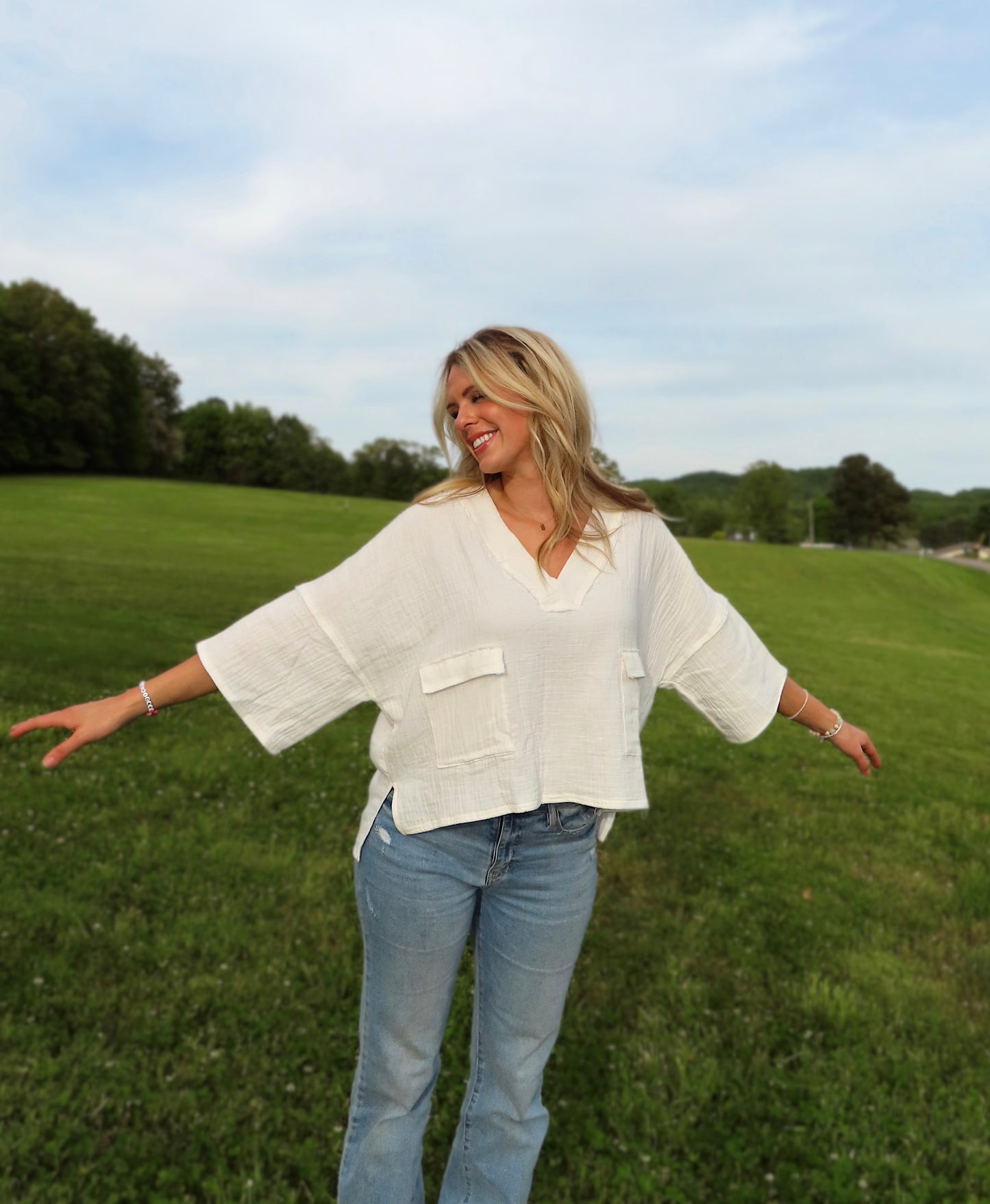 SUGAR MAGNOLIA • Ivory Linen V-Neck